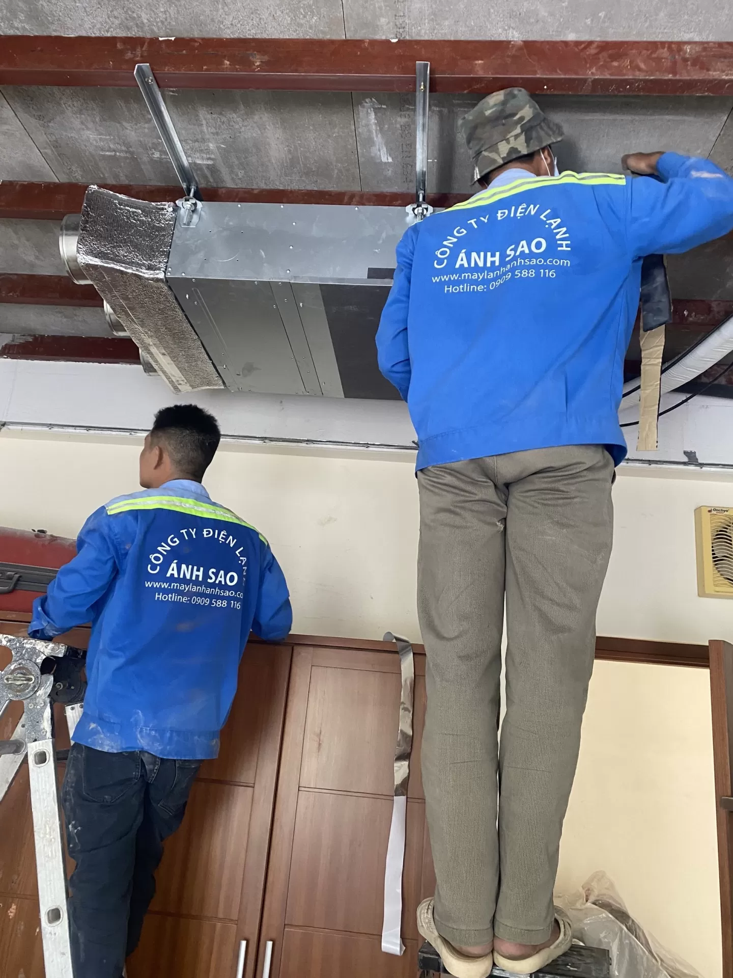 Thi công máy lạnh giấu trần Daikin FBFC50 tại Hóc Môn